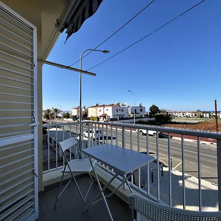 Almyra House Dom wakacyjny *