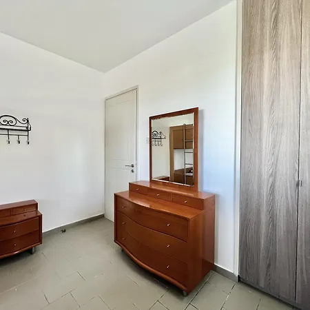 Almyra House Case de vacanță