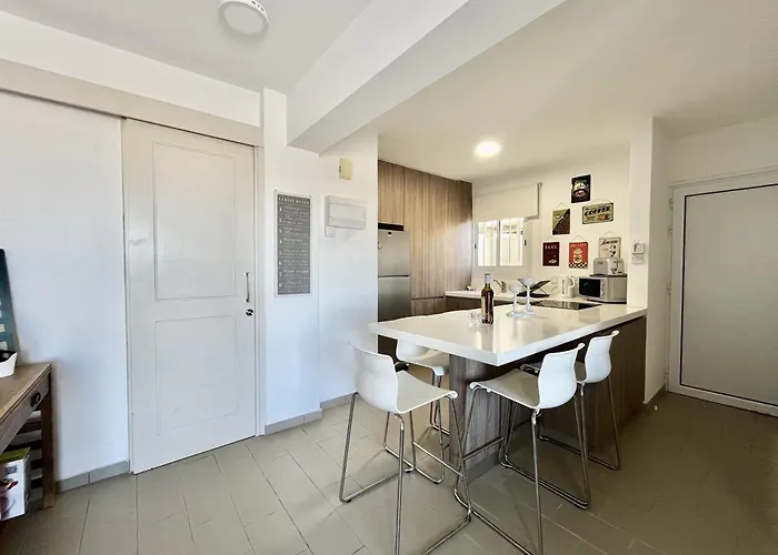 Almyra House 펜션 프로타라스